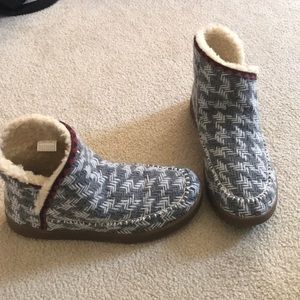 Sanuk boots brand new